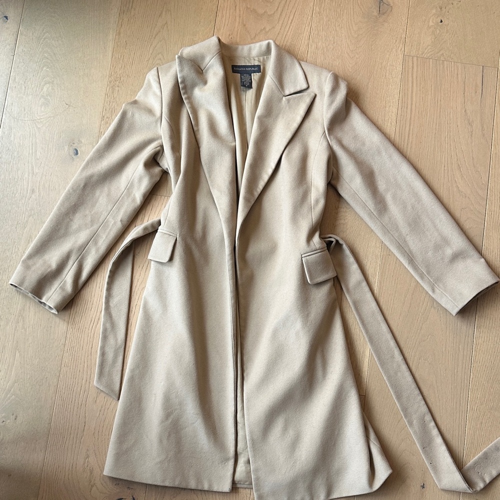 Banana Republic Elegant Beige Trench Coat